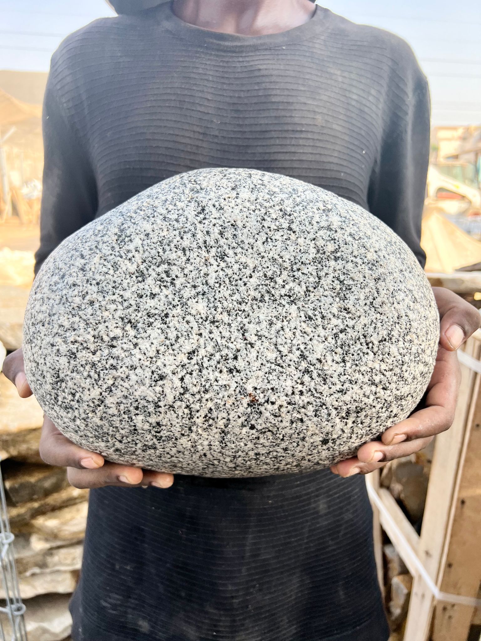 big granite pebble חלוקי נחל אפורים גדולים