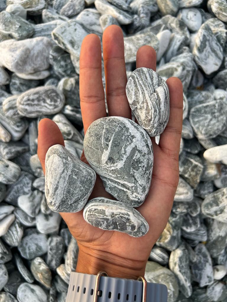 beautiful pebbles חלוקי נחל אפורים דסקיות עם פסים