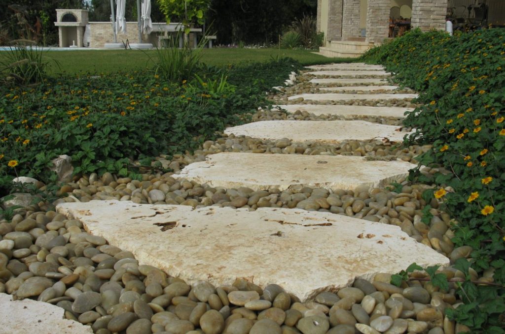 אבני מדרך מנוסרות אבנים לשביל Stepping stones in israel