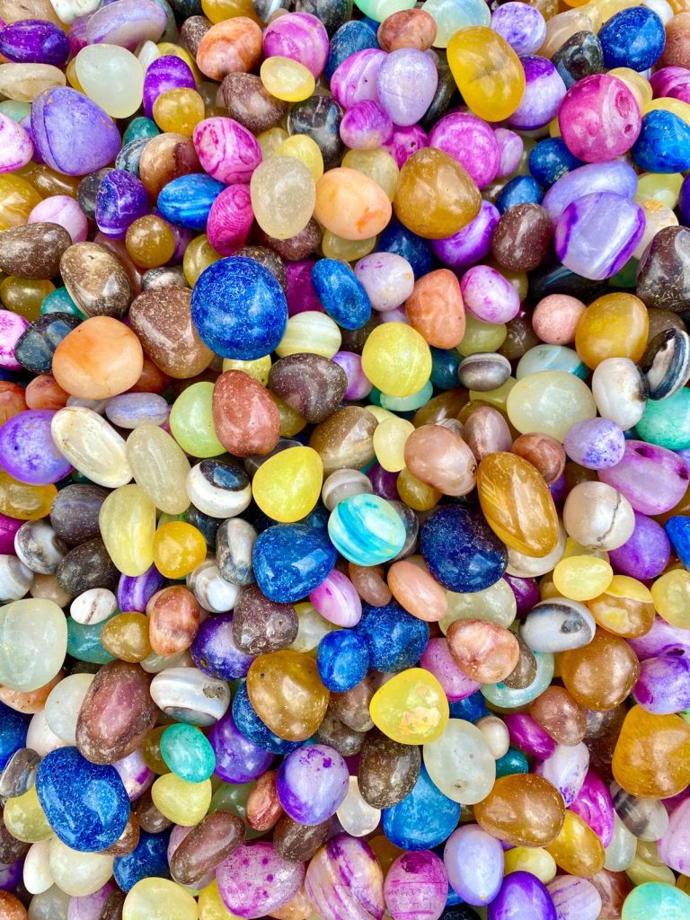 חלוקי נחל צבעוניים קריסטל אגת multi color agate pebbles